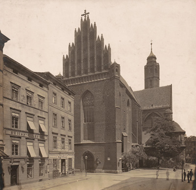 fotografia przedwojenna, widok na kościół z zewnątrz