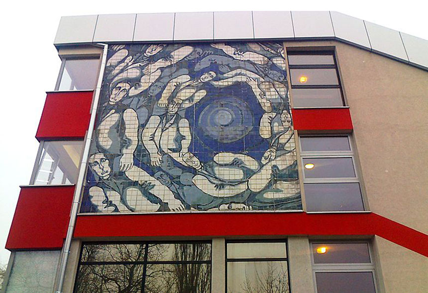fasada budynku UWr z mozaiką
