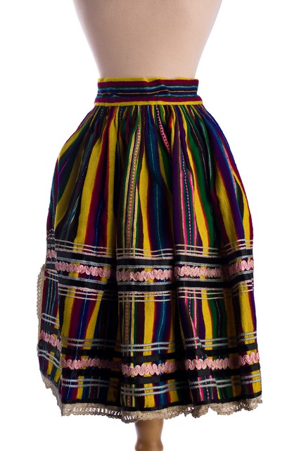 Kolorowa spódnica w pionowe paski z poziomymi tasiemkami