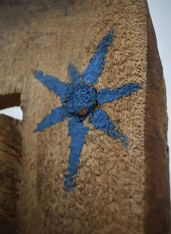 fragment pracy Jerzego Beresia z niebieską siedmioramienną gwiazdą