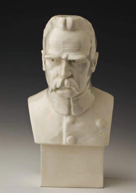 Ceramiczne popiersie Józefa Piłsudskiego