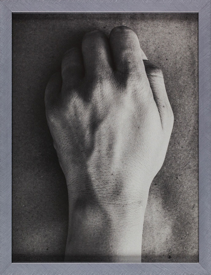 Magda Hueckel, Autoportret odobsesyjny I, 2016 – fotografia dłoni