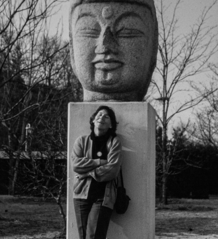 Magdalena Abakanowicz w trakcie wizyty w Korei Południowej, 1988