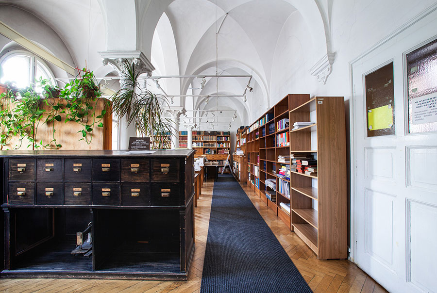 Wnętrze biblioteki