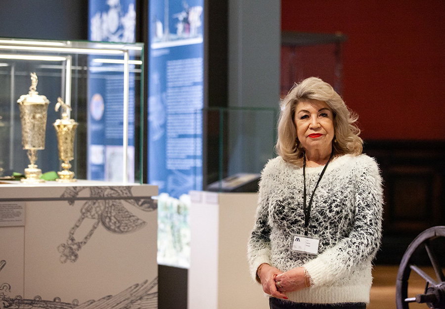 Halina Plawgo, opiekun ekspozycji muzealnych w Gmachu Głównym MNWr