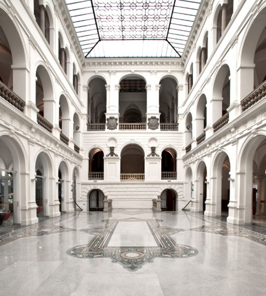 Wnętrze Muzeum Narodowego we Wrocławiu – hol