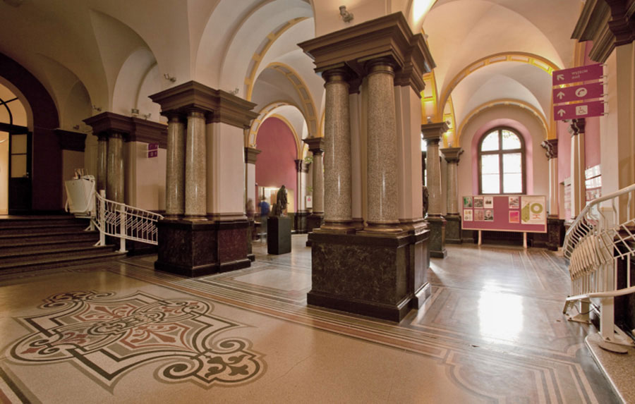 Wnętrze Muzeum Narodowego we Wrocławiu – westybul
