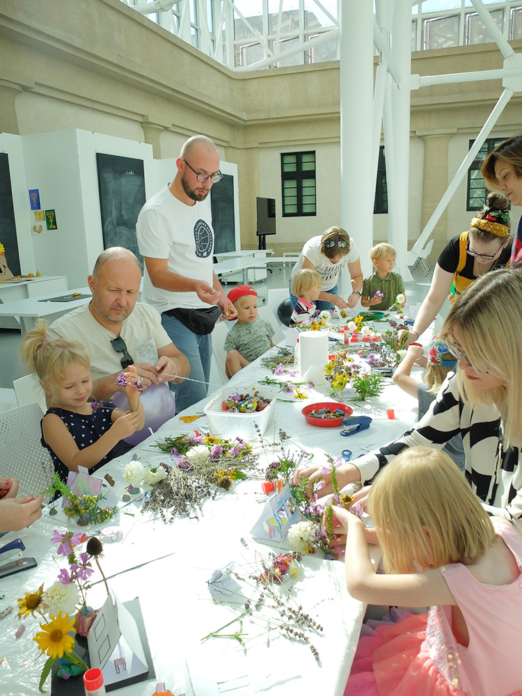 Rokokowe kwiatki do skrzaciej chatki – warsztaty dla dzieci w Pawilonie Czterech Kopuł