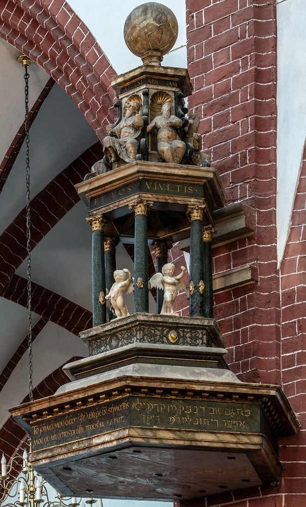 Alabastrowe putta w kościele Marii Magdaleny we Wrocławiu