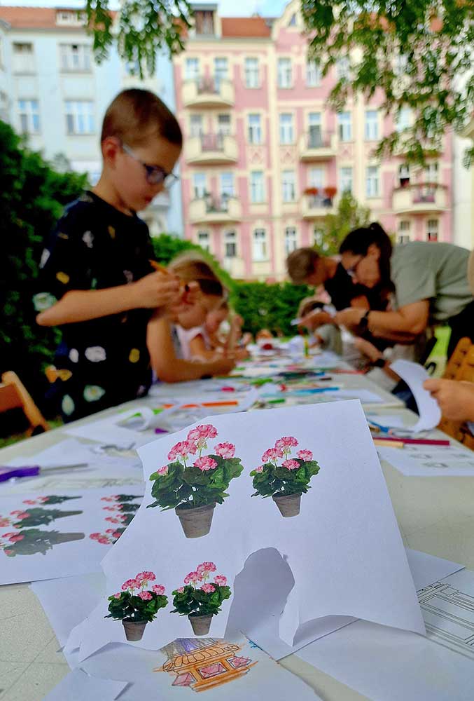 Wakacyjne warsztaty w Muzeum Etnograficznym „Wielka kolorowanka o tym, jak wieś zamieniła się w miasto”