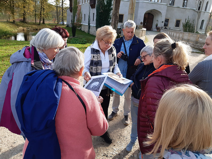 „Dolina pałaców i ogrodów – śladami rodów szlacheckich i ich rezydencji” – fotorelacja z wyjazdu – Karpniki