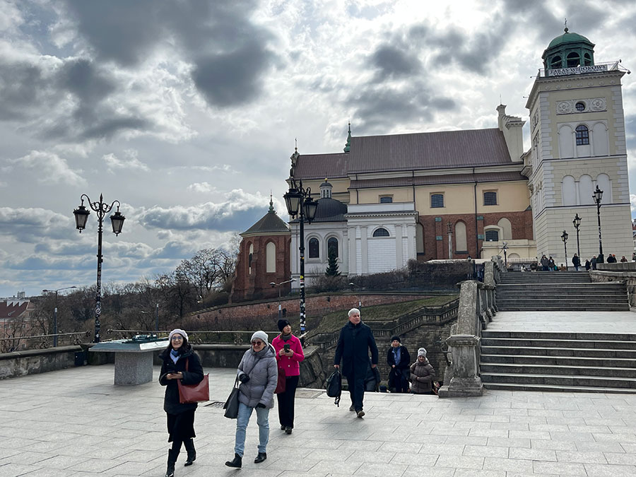 Wyjazd Stowarzyszenia Przyjaciół Muzeum – zwiedzanie wystawy w Zamku Królewskim w Warszawie