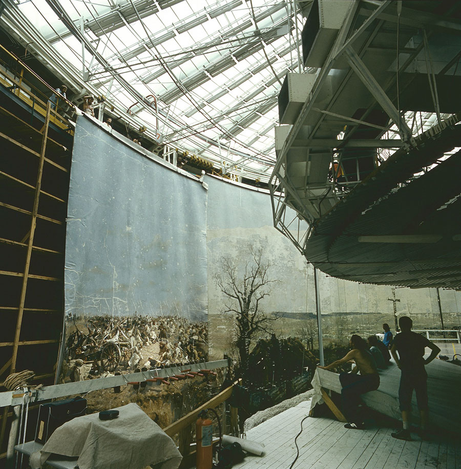 Wieszanie płótna „Panoramy Racławickiej”