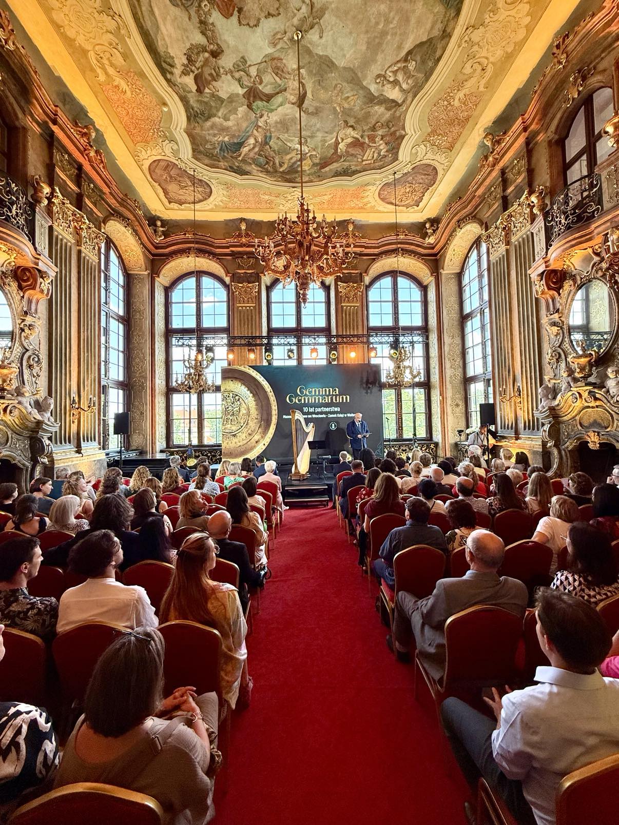Na zdjęciu sala balowa Zamku Książ podczas uroczystości otwarcia nowej wystawy Gemma Gemmarum, z okazji 10-lecia współpracy z Muzeum Narodowym we Wrocławiu.
