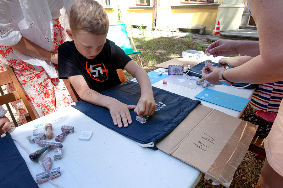 Wakacyjne warsztaty w Etno pt. „Blaudrukowy plecak”