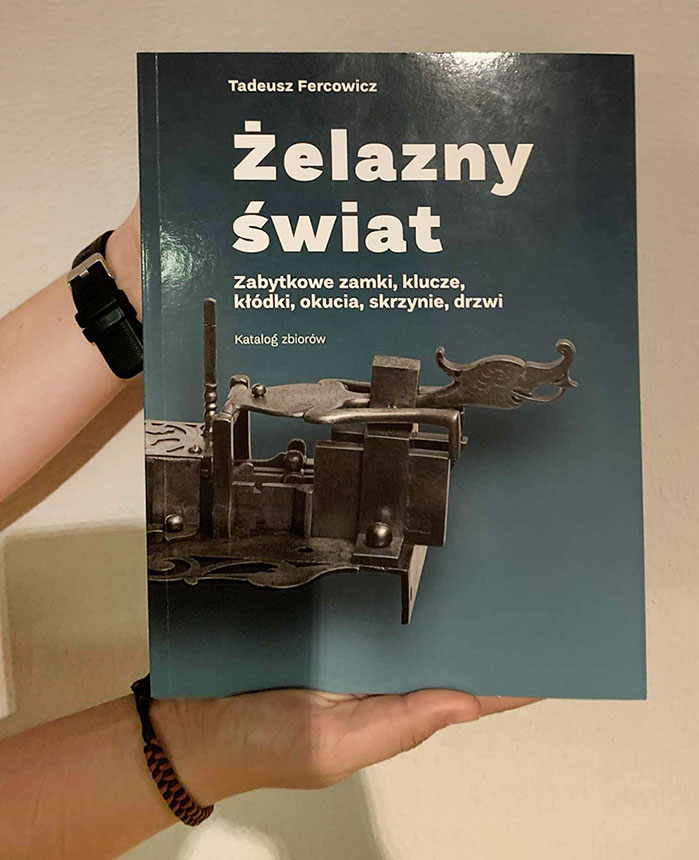 „Żelazny świat” – fotorelacja z oprowadzania z książką