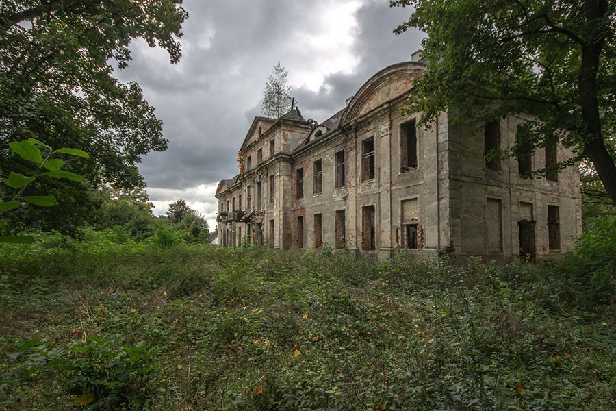 Pałac w Brzezince, stan z 2013 r.