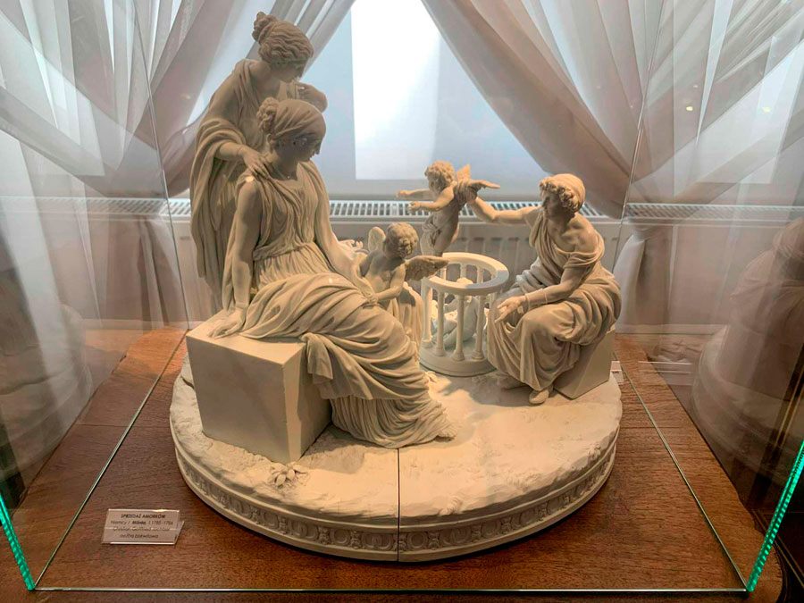 Fotorelacja z wycieczki do Wałbrzycha dla Stowarzyszenia Przyjaciół Muzeum – wnętrze Muzeum Porcelany