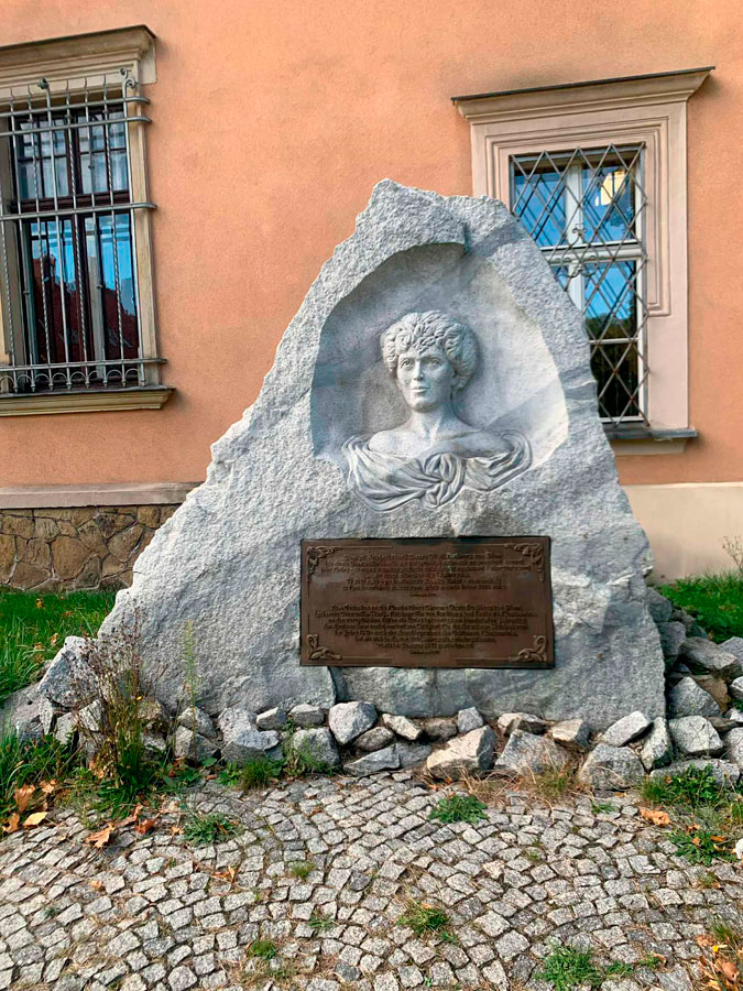 Fotorelacja z wycieczki do Wałbrzycha dla Stowarzyszenia Przyjaciół Muzeum – pałac Czettritzów i pomnik księżnej Daisy