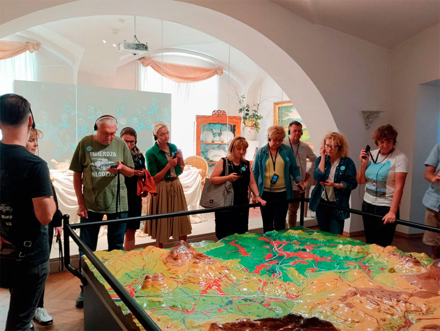 Fotorelacja z wycieczki do Wałbrzycha dla Stowarzyszenia Przyjaciół Muzeum – wnętrze Muzeum Porcelany