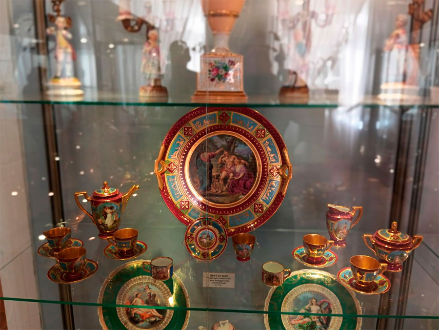 Fotorelacja z wycieczki do Wałbrzycha dla Stowarzyszenia Przyjaciół Muzeum – wnętrze Muzeum Porcelany
