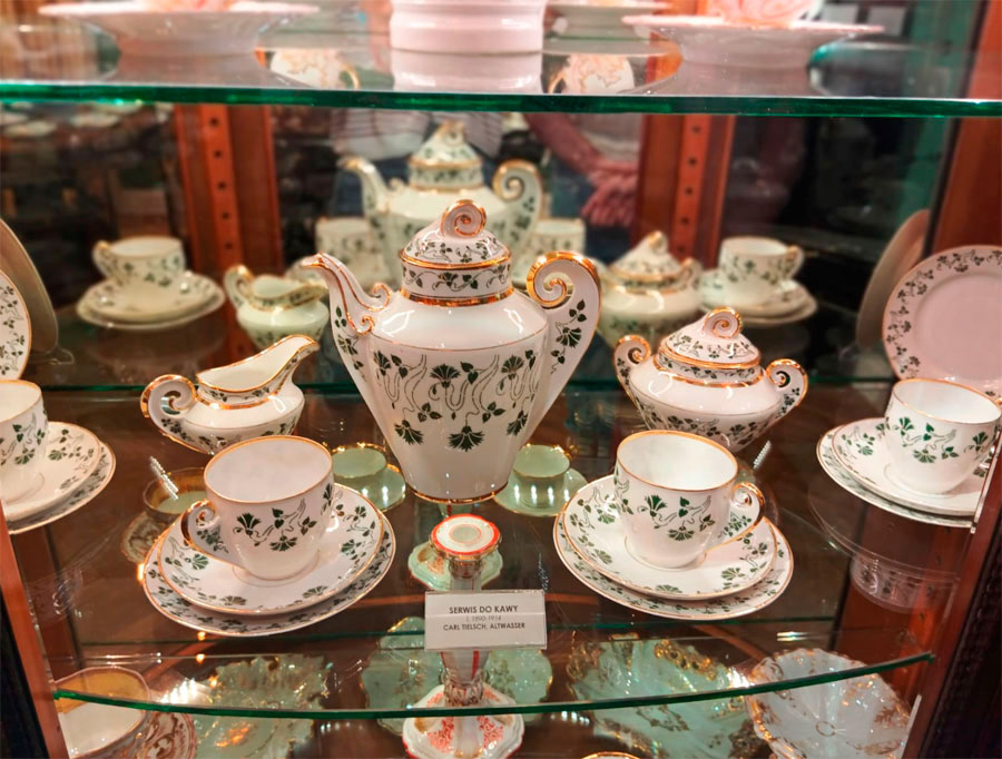 Fotorelacja z wycieczki do Wałbrzycha dla Stowarzyszenia Przyjaciół Muzeum – wnętrze Muzeum Porcelany