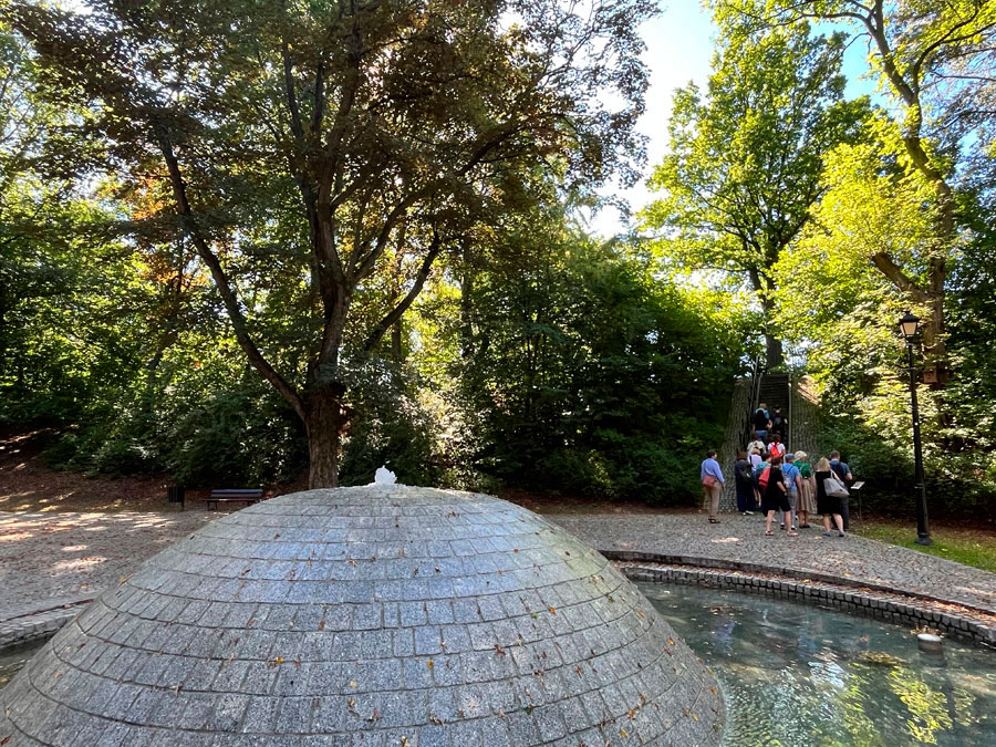 Fotorelacja z wycieczki do Wałbrzycha dla Stowarzyszenia Przyjaciół Muzeum – park miejski