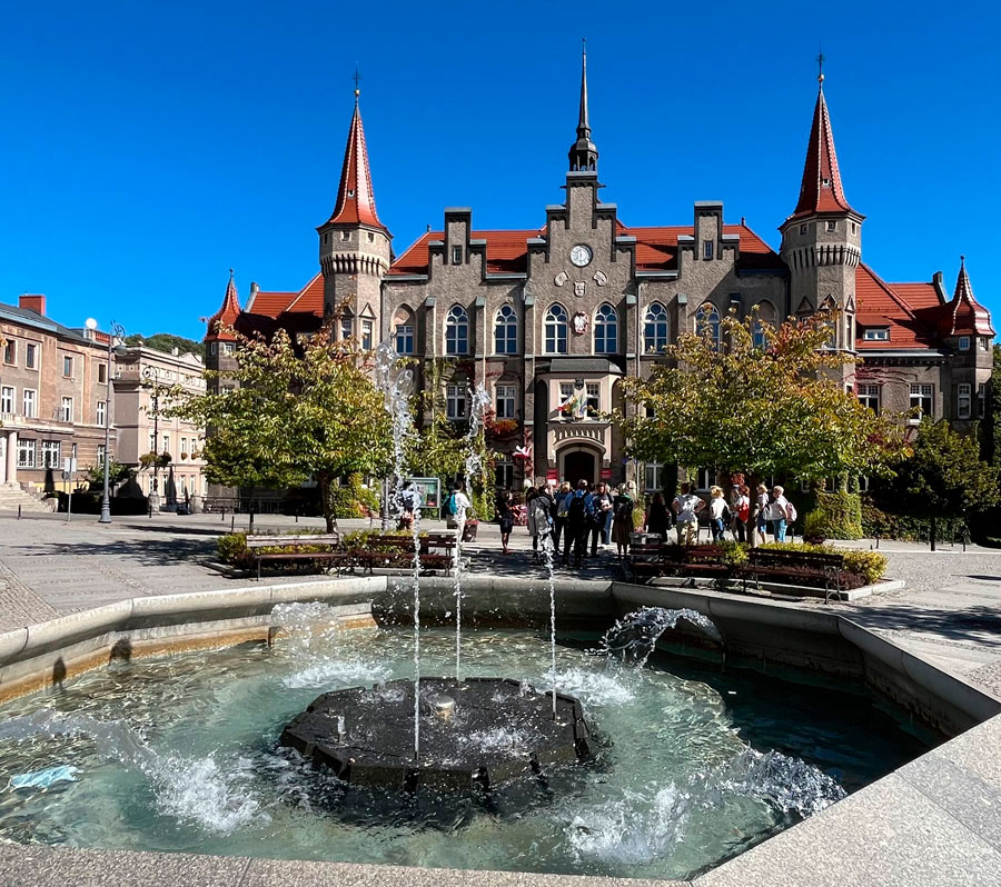 Fotorelacja z wycieczki do Wałbrzycha dla Stowarzyszenia Przyjaciół Muzeum – zwiedzanie starówki