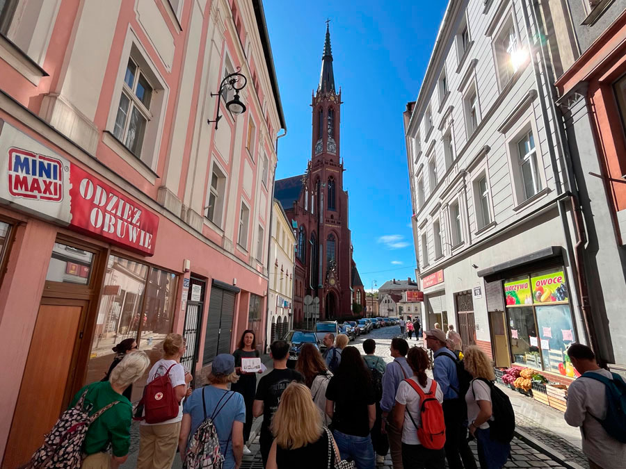 Fotorelacja z wycieczki do Wałbrzycha dla Stowarzyszenia Przyjaciół Muzeum – zwiedzanie starówki