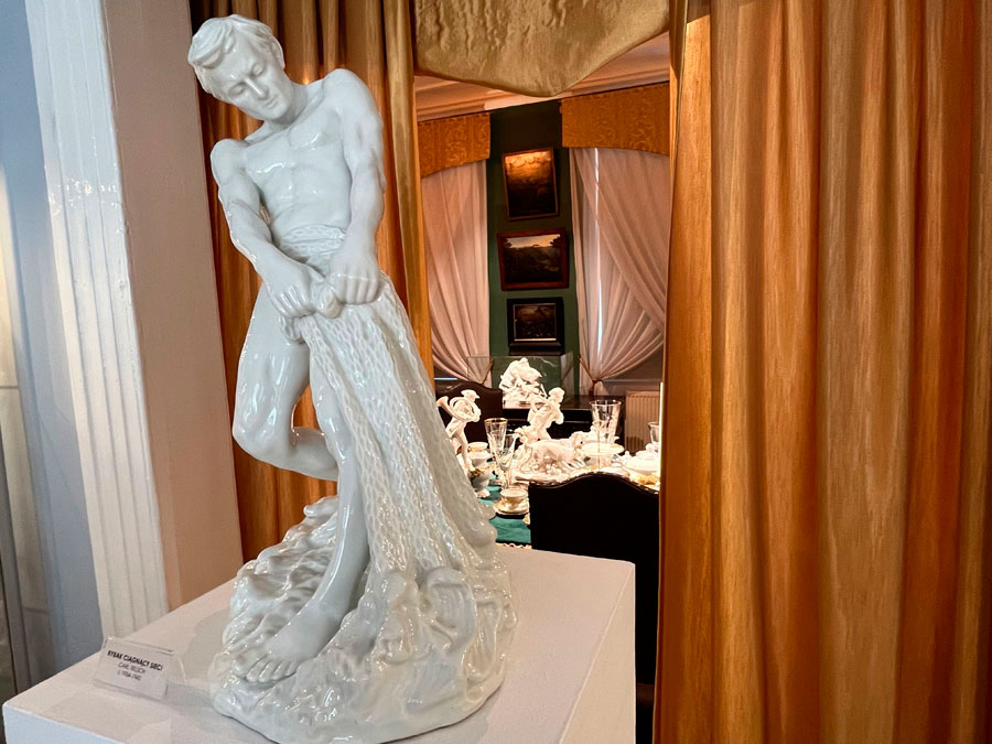 Fotorelacja z wycieczki do Wałbrzycha dla Stowarzyszenia Przyjaciół Muzeum – wnętrze Muzeum Porcelany