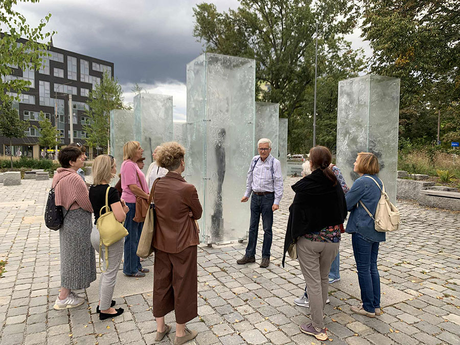 „Szkło artystyczne w architekturze Wrocławia” – fotorelacja ze spaceru dla Stowarzyszenia Przyjaciół Muzeum Narodowego we Wrocławiu