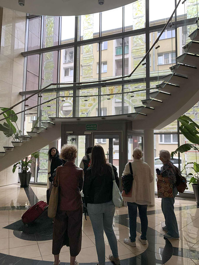 „Szkło artystyczne w architekturze Wrocławia” – fotorelacja ze spaceru dla Stowarzyszenia Przyjaciół Muzeum Narodowego we Wrocławiu