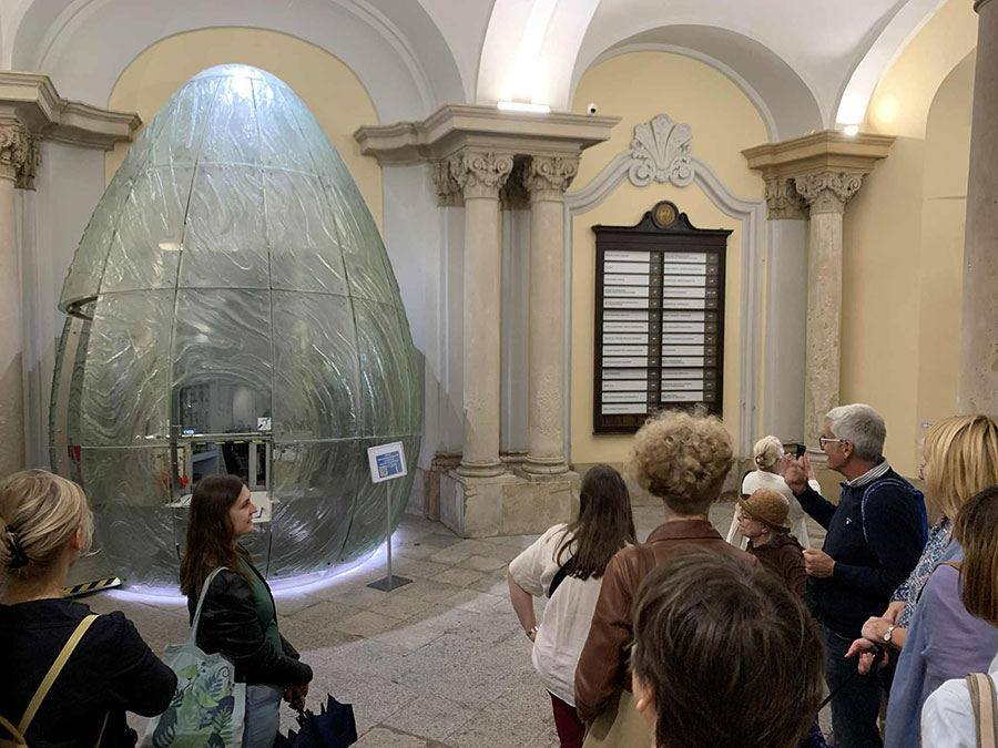 „Szkło artystyczne w architekturze Wrocławia” – fotorelacja ze spaceru dla Stowarzyszenia Przyjaciół Muzeum Narodowego we Wrocławiu
