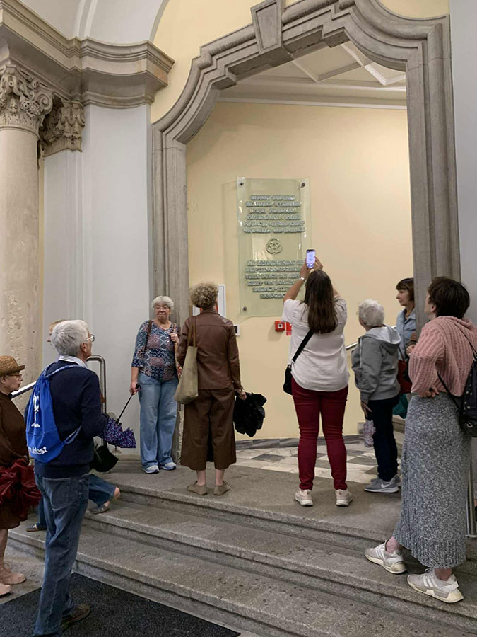 „Szkło artystyczne w architekturze Wrocławia” – fotorelacja ze spaceru dla Stowarzyszenia Przyjaciół Muzeum Narodowego we Wrocławiu