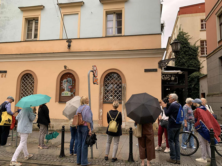 „Szkło artystyczne w architekturze Wrocławia” – fotorelacja ze spaceru dla Stowarzyszenia Przyjaciół Muzeum Narodowego we Wrocławiu