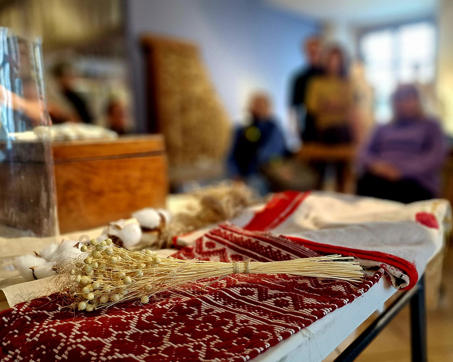Warsztaty „Dolny Śląsk dla dociekliwych” – tkanina i suszone rośliny