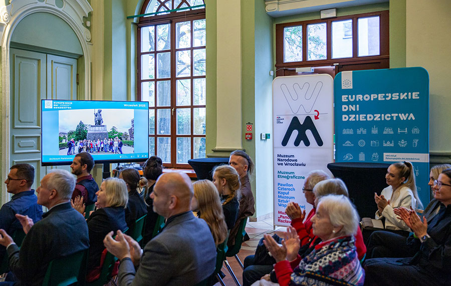 Podsumowanie Europejskich Dni Dziedzictwa na Dolnym Śląsku 2025 w Muzeum Etnograficznym (wręczanie pamiątkowych dyplomów)
