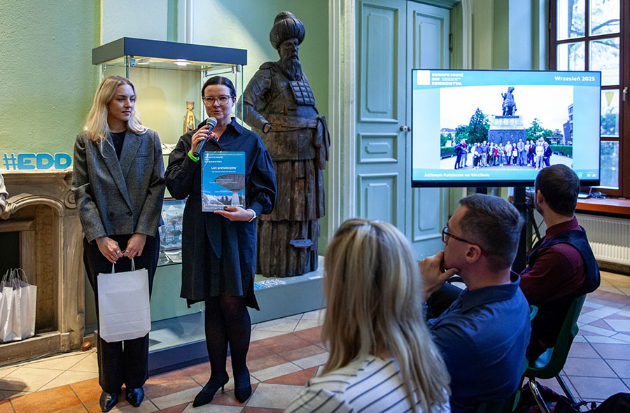 Podsumowanie Europejskich Dni Dziedzictwa na Dolnym Śląsku 2025 w Muzeum Etnograficznym (wręczanie pamiątkowych dyplomów)
