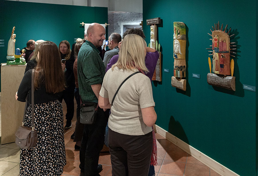 Wernisaż wystawy rzeźb Jana Giejsona