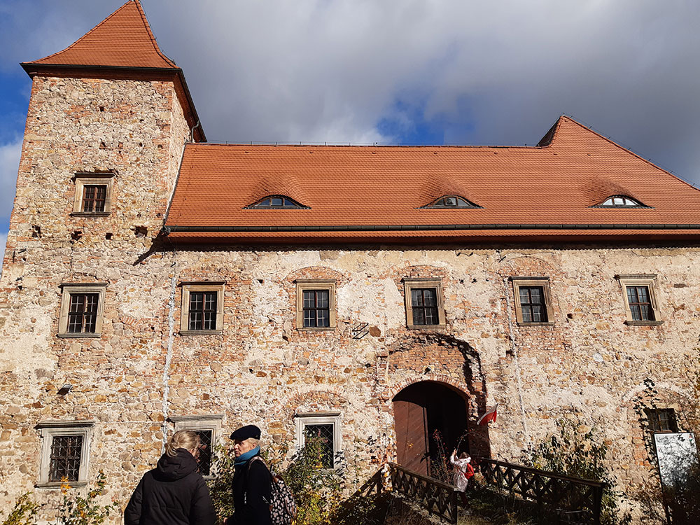 Wycieczka Stowarzyszenia Przyjaciół Muzeum – zwiedzanie Dworu Czarne