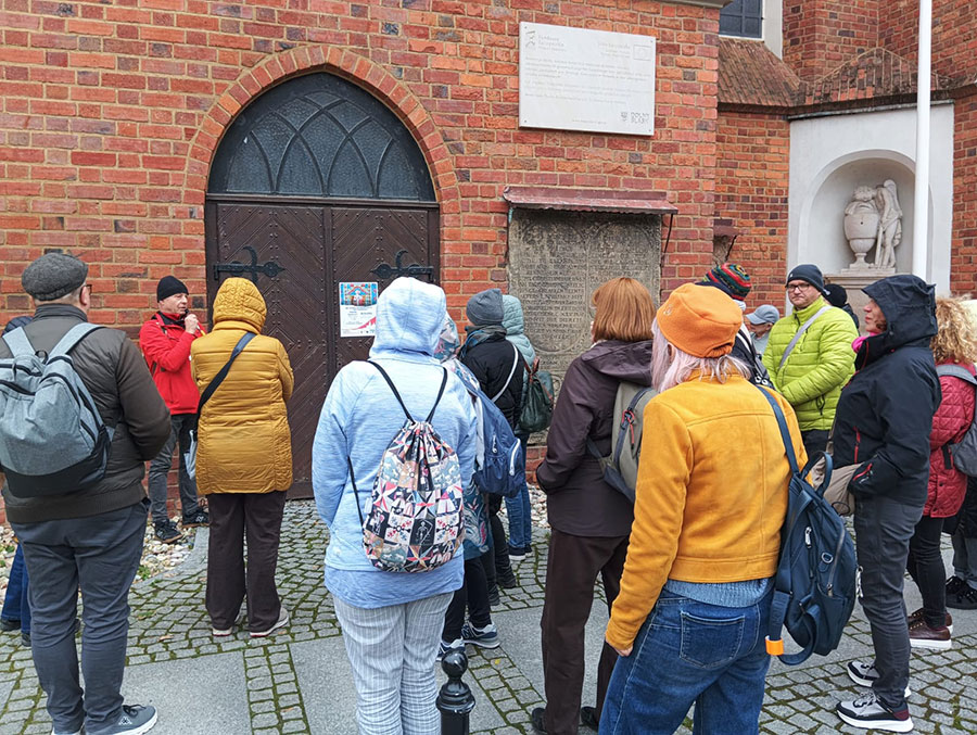 Fotorelacja z wyjazdu po ziemi wołowskiej dla Stowarzyszenia Przyjaciół Muzeum Narodowego we Wrocławiu
