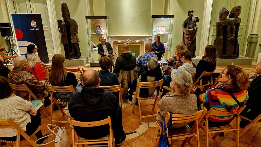 Spotkanie autorskie z prof. Piotrem Grochowskim, autorem książki o rodzimowierstwie