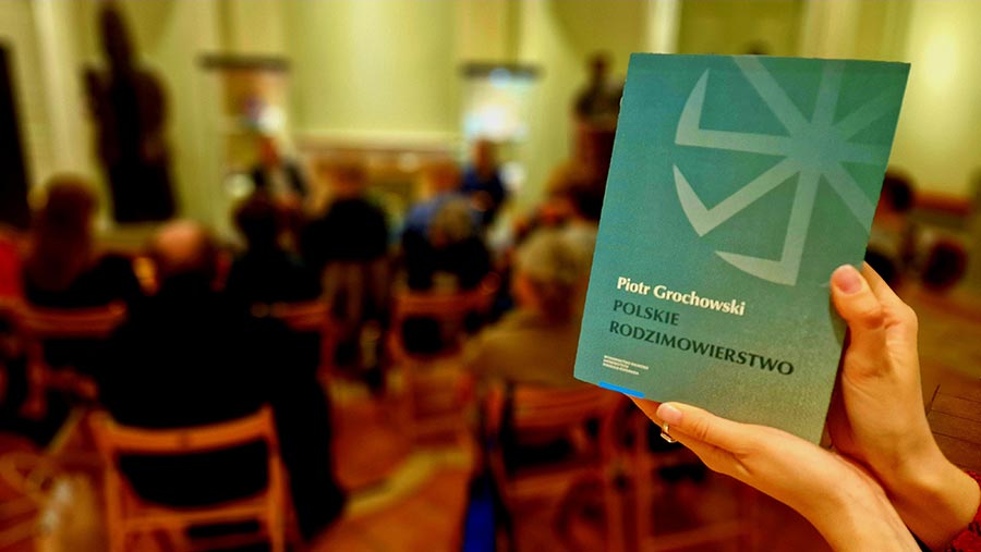 Spotkanie autorskie z prof. Piotrem Grochowskim, autorem książki o rodzimowierstwie