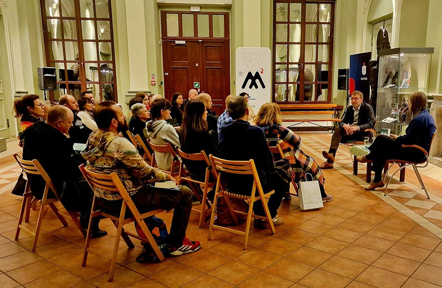 Spotkanie autorskie z prof. Piotrem Grochowskim, autorem książki o rodzimowierstwie