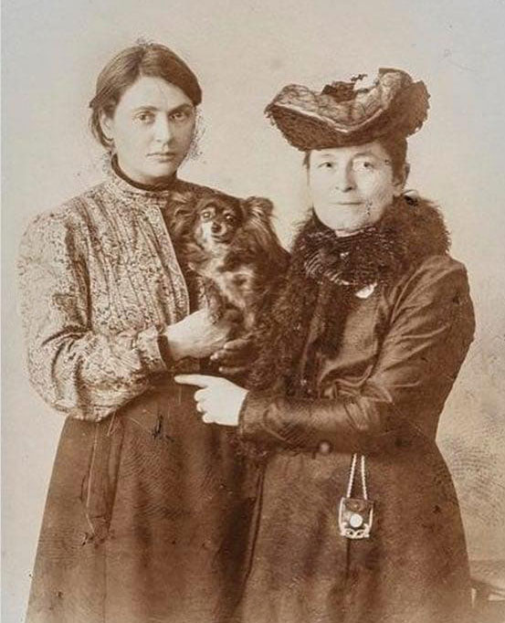 Bertha Wegmann i Toni Möller z psem Fukki