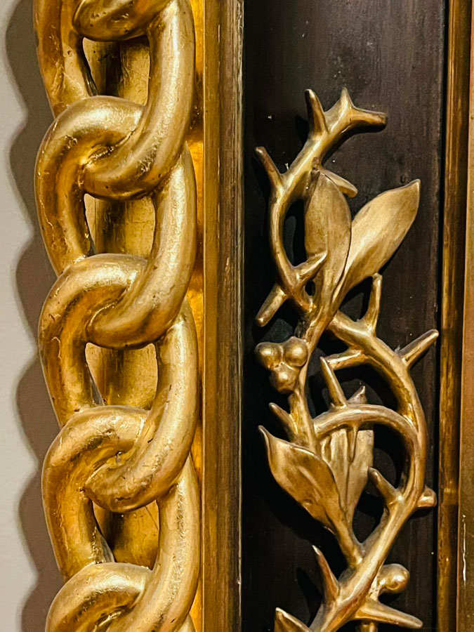 Fragment ramy obrazu z łańcuchem i cierniami