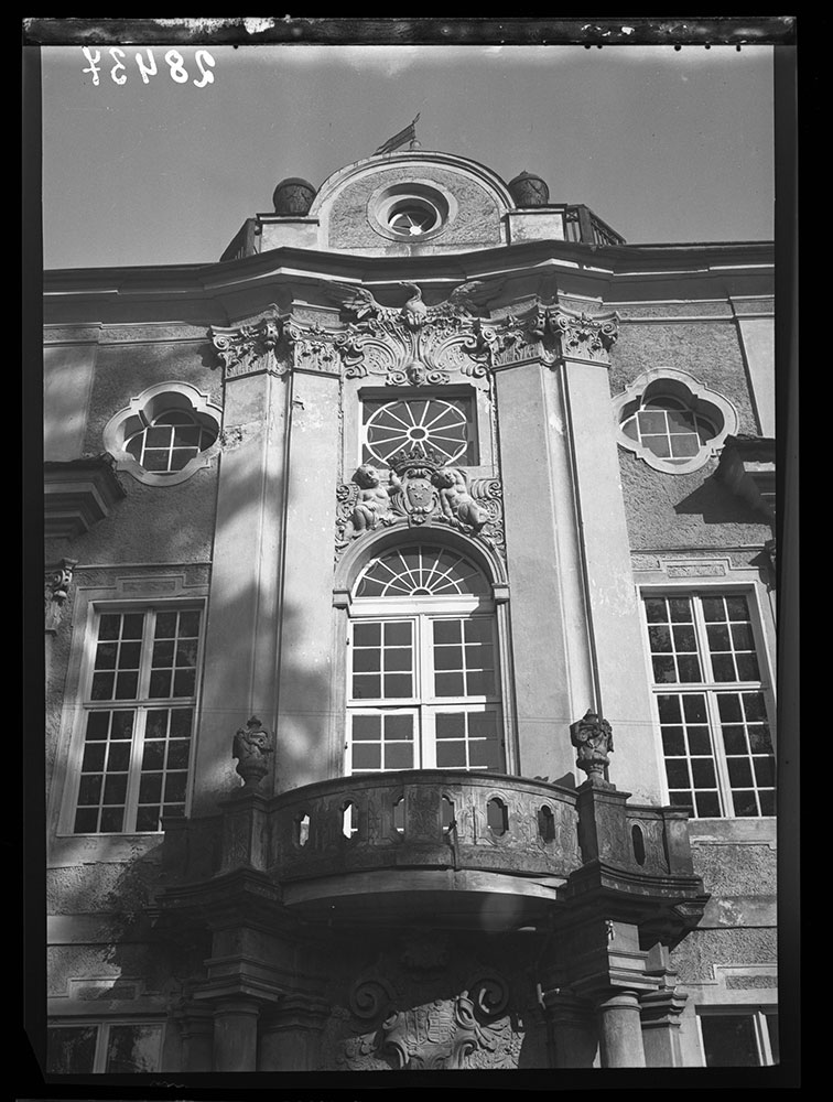 Pałac w Brzezince, ok. 1930 (fragment fasady)