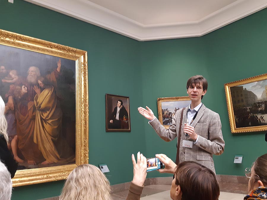 Stowarzyszenie Przyjaciół Muzeum na wycieczce w Krakowie – zwiedzanie Sukiennic z przewodnikiem