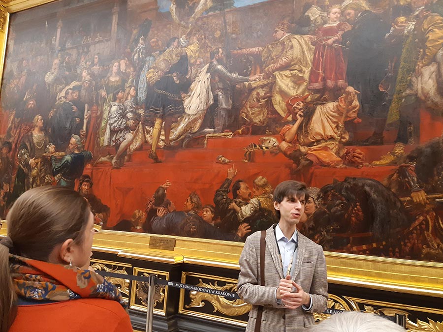 Stowarzyszenie Przyjaciół Muzeum na wycieczce w Krakowie – zwiedzanie Sukiennic z przewodnikiem