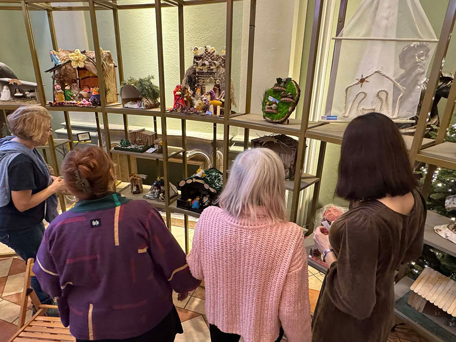 Obrady jury konkursu szopek bożonarodzeniowych 2025